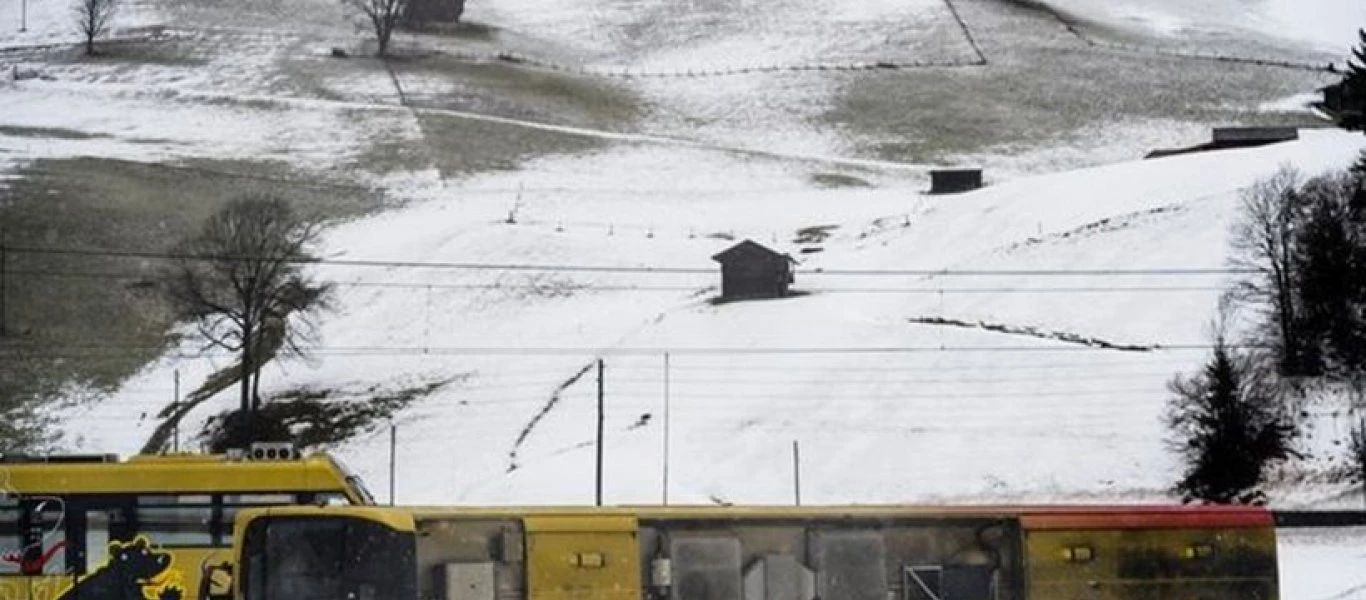 Και όμως αληθινό: Οι θυελλώδεις άνεμοι εκτροχίασαν τρένο στην Ελβετία! (φωτό)